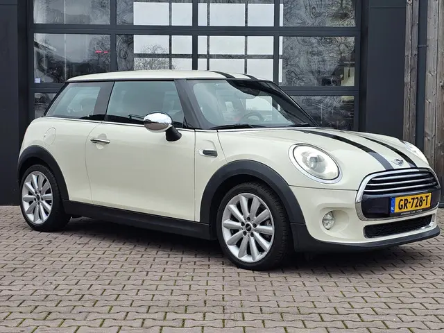 MINI Mini 1.5 Cooper Business | Automaat | LED | Airco | Cruise | Navi | PDC | LMV |