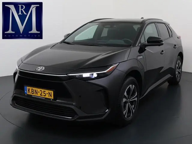 Toyota bZ4X Dynamic 71 kWh VAN: 34.900,- VOOR: 31.877,- UW WKVOORDEEL: 3.023,- | 3 FASE | LEKKER COM...
