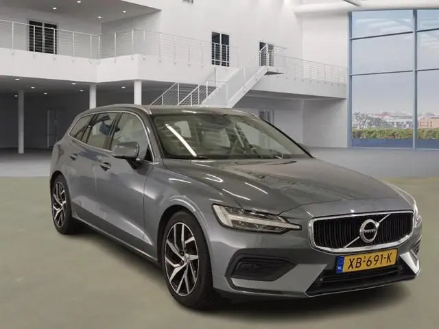Volvo V60 2.0 T5 Momentum 251 PK NIEUWE MODEL LED LEEER NAVI CLIMA NL AUTO