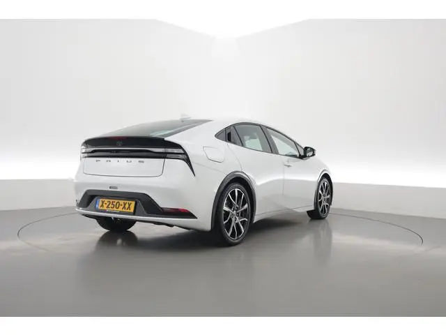 Toyota Prius 2.0 Plug-in Executive - Orig. NL | Rijklaar! | Dig. Cockpit | Adapt. Cruise | Stoel-Stu...