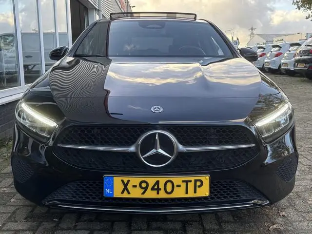 Mercedes-Benz A-klasse 180 Business Line | Automaat | Pano | Parkeer Camera | Stoelverwarming
