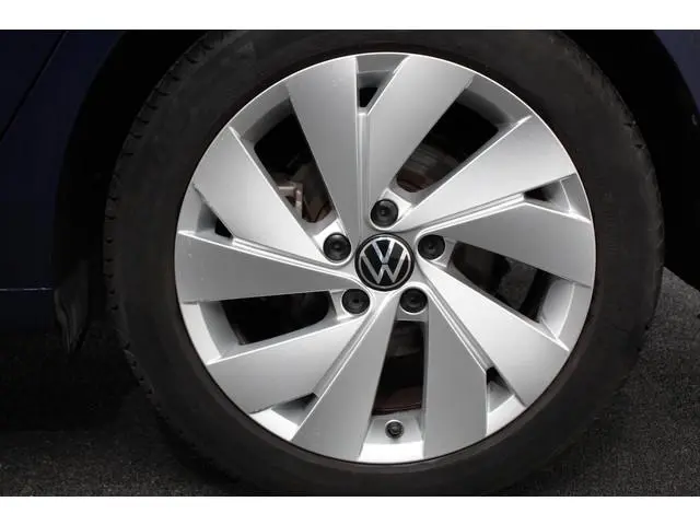Volkswagen Golf 1.5 eTSI DSG Style 150 Pk Adaptive Cruise Control Camera Stoel/Stuurverwarming Navig...