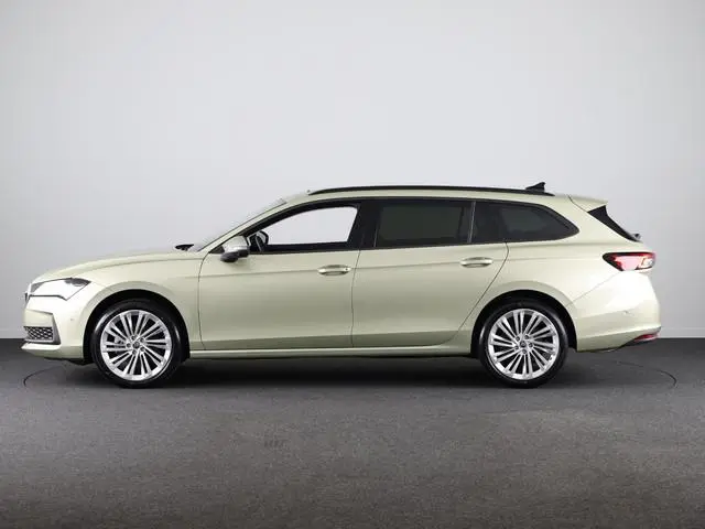 Škoda Superb Combi 1.5 TSI MHEV First Edition 150pk | Panoramadak | Leder | Light & View | Verlengde...