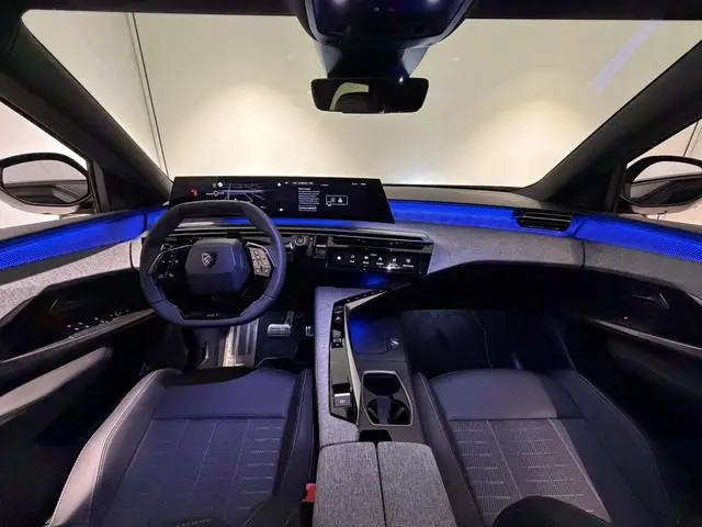 Peugeot e-3008