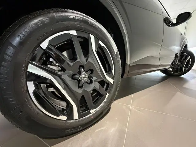 Peugeot e-3008
