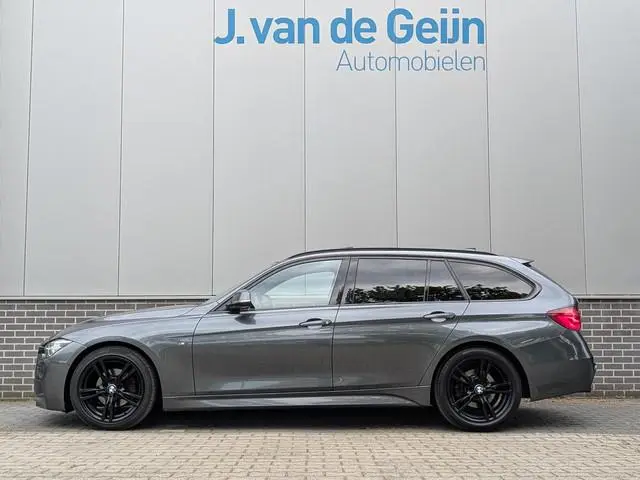 BMW 3-serie Touring 318i M Sport Corporate Lease | Panorama | Congnac Leder | Org NL | LED| APK &OH...