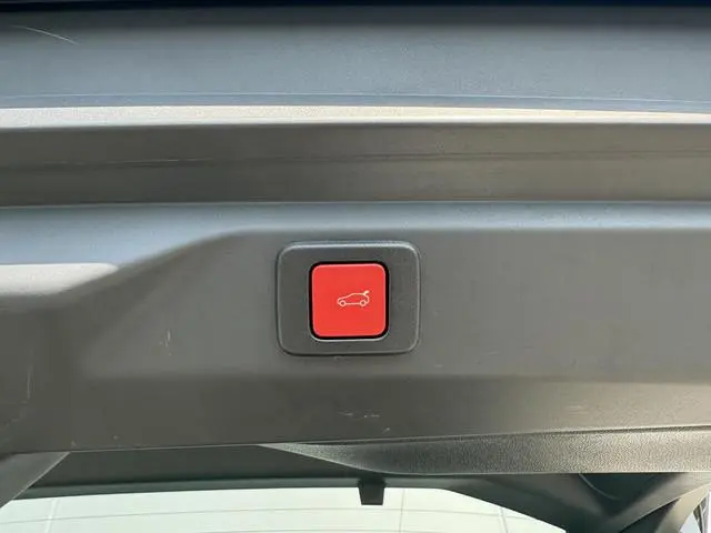 Peugeot e-3008