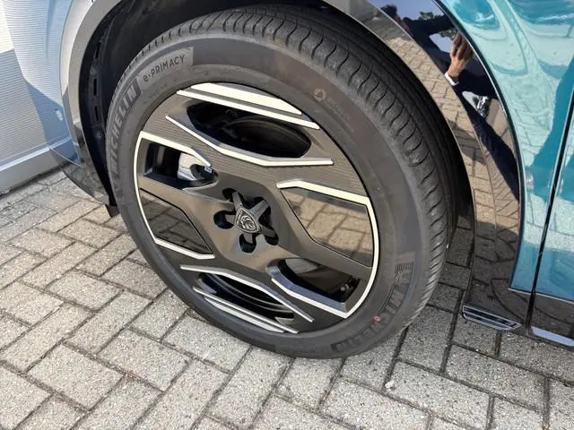 Peugeot e-3008