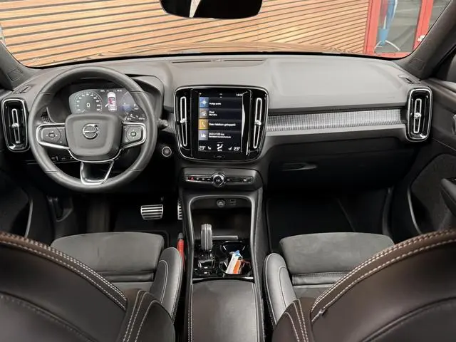 Volvo XC40 1.5 T4 Recharge R-Design Camera / El. Achterklep / Stoelverwarming