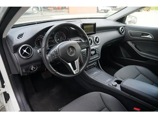 Mercedes-Benz A-klasse 180 Ambition *EERSTE EIGENAAR* + AUTOMAAT / XENON
