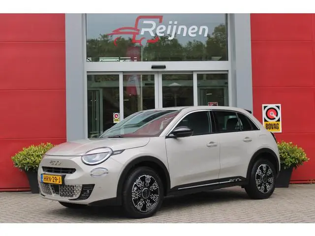 Fiat 600 1.2 Hybrid 110PK AUTOMAAT URBAN | STOEL/VOORRUIT VERWARMING | KEYLESS ENTRY/START | 17" LIC...