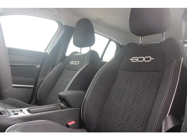 Fiat 600 1.2 Hybrid 110PK AUTOMAAT URBAN | STOEL/VOORRUIT VERWARMING | KEYLESS ENTRY/START | 17" LIC...