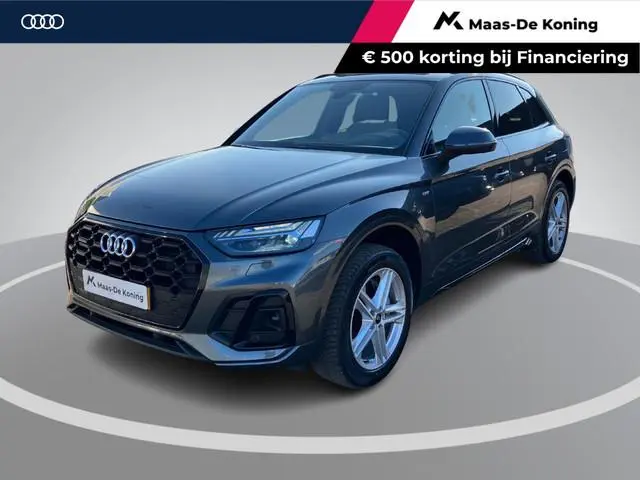 Audi Q5 50TFSIe 299PK S line · Panoramadak · Trekhaak · Camera + parkeersensoren · Apple/Android Car...