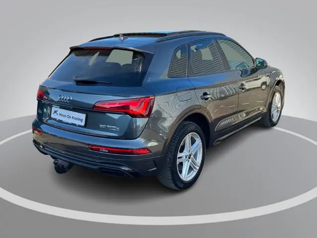 Audi Q5 50TFSIe 299PK S line · Panoramadak · Trekhaak · Camera + parkeersensoren · Apple/Android Car...