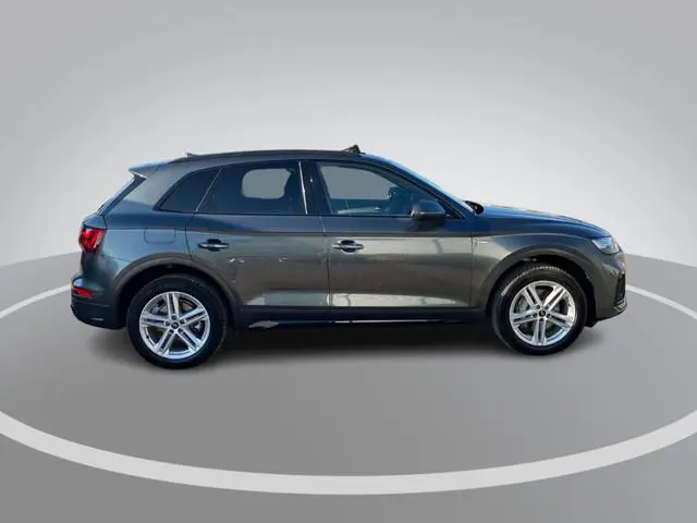 Audi Q5 50TFSIe 299PK S line · Panoramadak · Trekhaak · Camera + parkeersensoren · Apple/Android Car...