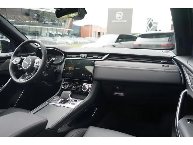 Jaguar F-PACE 2.0 P400e PHEV S | Elektrische trekhaak | Verwarmde voorstoelen |