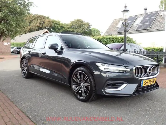 Volvo V60 2.0 T8 Twin Engine AWD Inscription / TREKHAAK / ACC / PANO / CAMERA / SPORTLEER