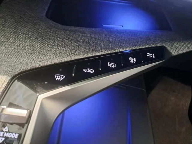 Peugeot e-3008