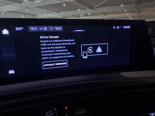 Peugeot e-3008