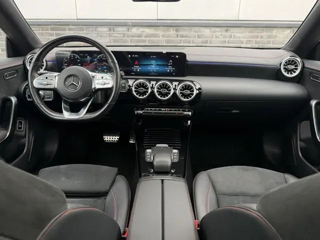 Mercedes-Benz CLA-klasse Shooting Brake 250 e AMG Line | Panoramadak | Elek. Trekhaak | Sfeerverlich...