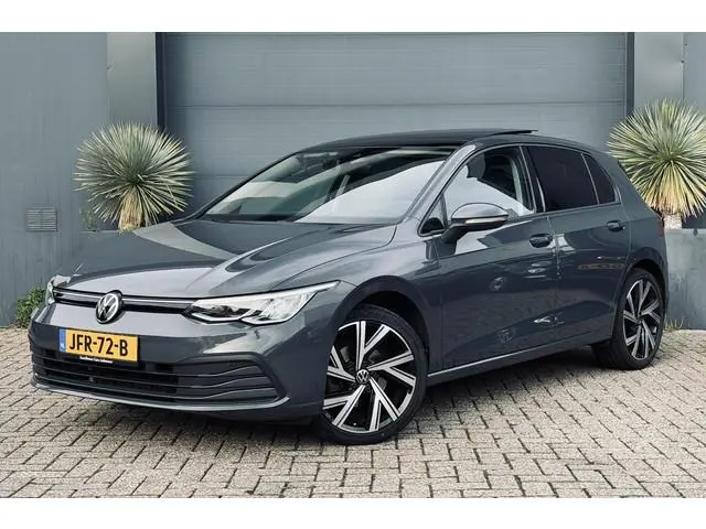 Volkswagen Golf 1.0 TSI Life Pano/Navi/