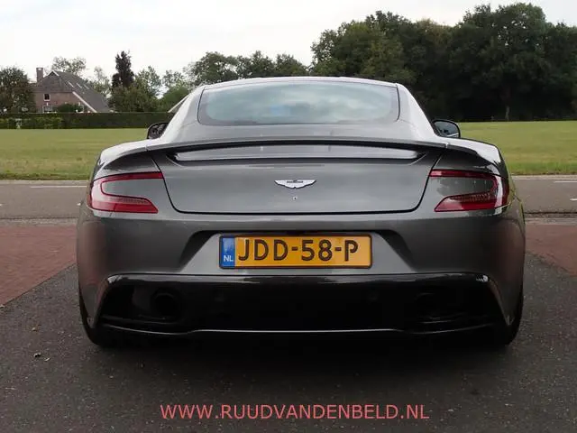 Aston Martin V12 Vanquish