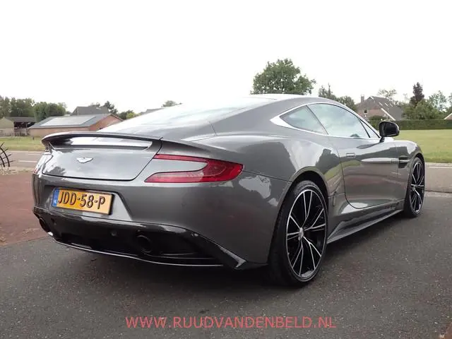 Aston Martin V12 Vanquish