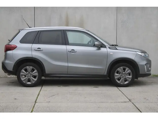 Suzuki Vitara 1.5 Hybrid Style / AUTOMAAT/ WEINIG KM / CAMERA / ADAPTIVE CRUISE / STOELVERWARMING