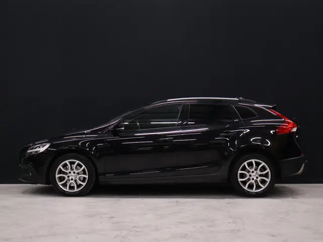 Volvo V40 Cross Country 1.5 T3 Polar+ Luxury [TREKHAAK,HARMAN KARDON, PANORAMADAK, KEYLESS ENTRY, CA...