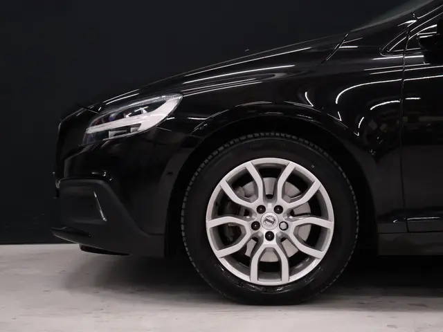 Volvo V40 Cross Country 1.5 T3 Polar+ Luxury [TREKHAAK,HARMAN KARDON, PANORAMADAK, KEYLESS ENTRY, CA...