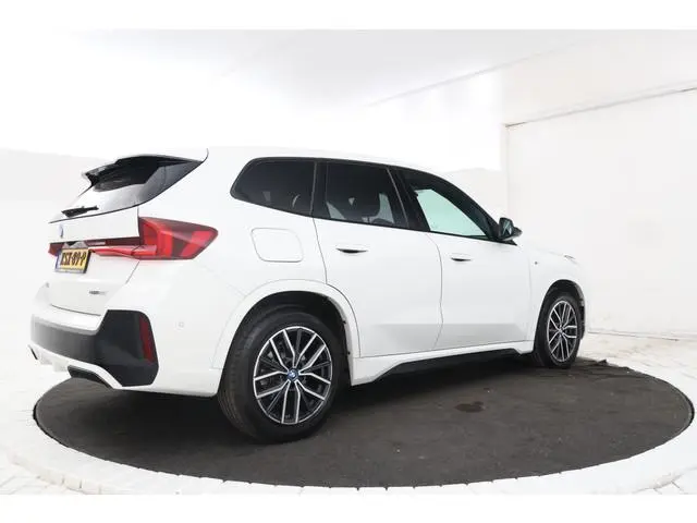BMW iX1 eDrive20 67 kWh M-sport, Stoelen, Virtual, Climate,