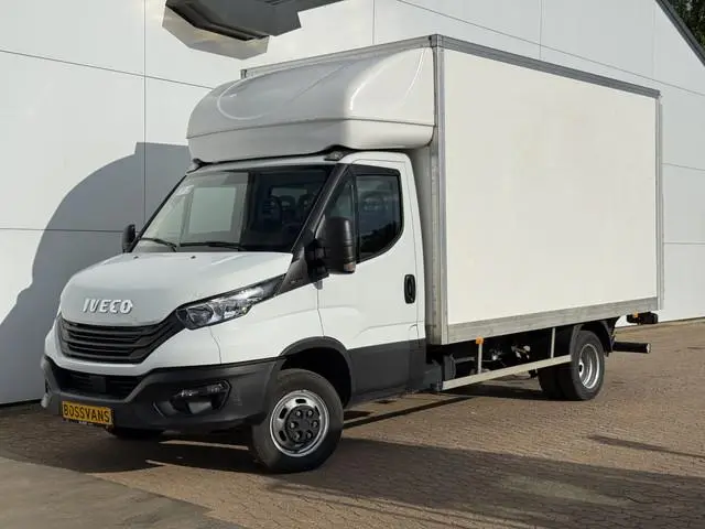 Bakwagen Laadklep Zijdeur Camera Climate Control Bluetooth Luchtgeveerde stoel Meubelbak Koffer