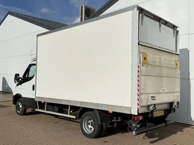 Bakwagen Laadklep Zijdeur Camera Climate Control Bluetooth Luchtgeveerde stoel Meubelbak Koffer