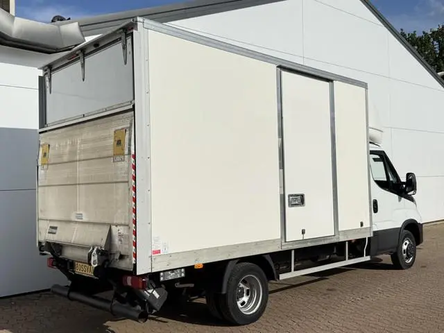 Bakwagen Laadklep Zijdeur Camera Climate Control Bluetooth Luchtgeveerde stoel Meubelbak Koffer