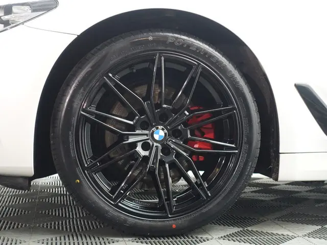 BMW 5-serie 520d M Sport High Exe Aut- Xenon Led, Park Assist, Navi, Virtual Cockpit, Elek Stoel