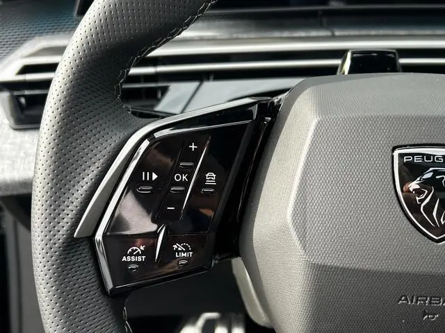 Peugeot e-3008