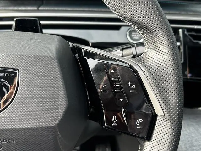 Peugeot e-3008