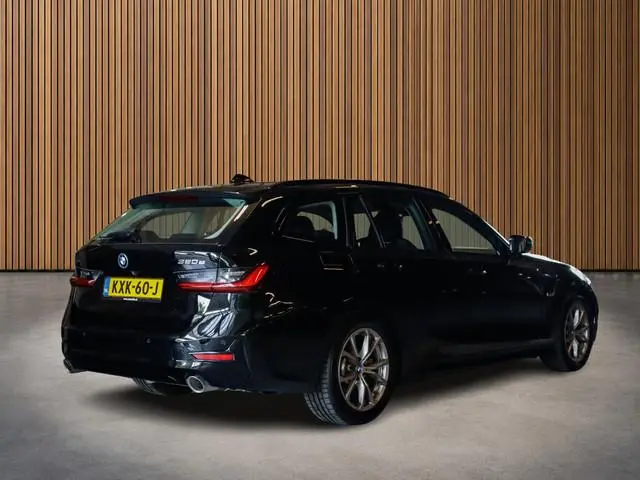 BMW 3 Serie Touring 320e xDrive Business Edition Plus 2e-Eig. & Keurig-Onderh. BOVAG-Garantie.