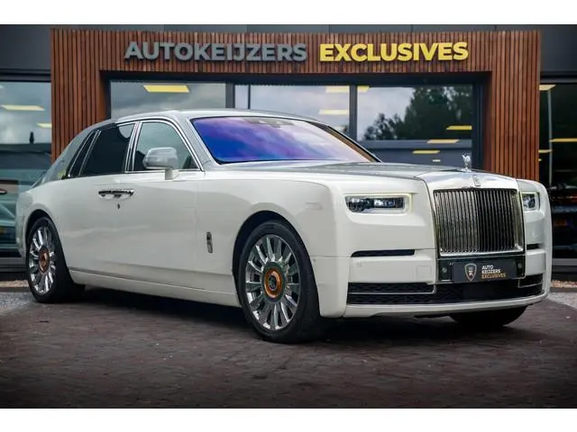 Rolls-Royce Phantom 6.7 V12 Starlight Headliner Rear Theatre Individual Rear Seats 22-Inch Polished...