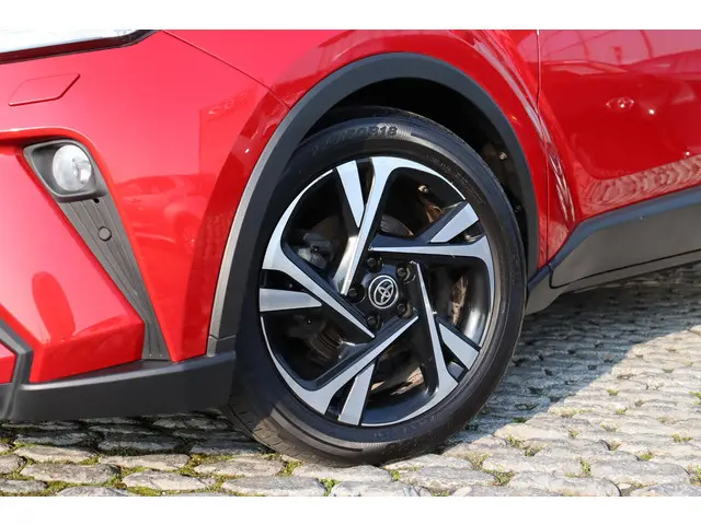 Toyota C-HR 1.8 Hybrid Style, Limited, NAVI, BSM Apple Carplay, Android Auto, Parkeercamera.