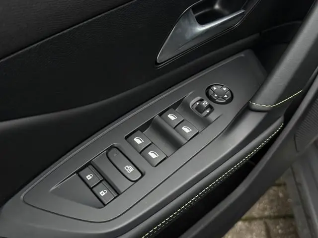 Peugeot e-308