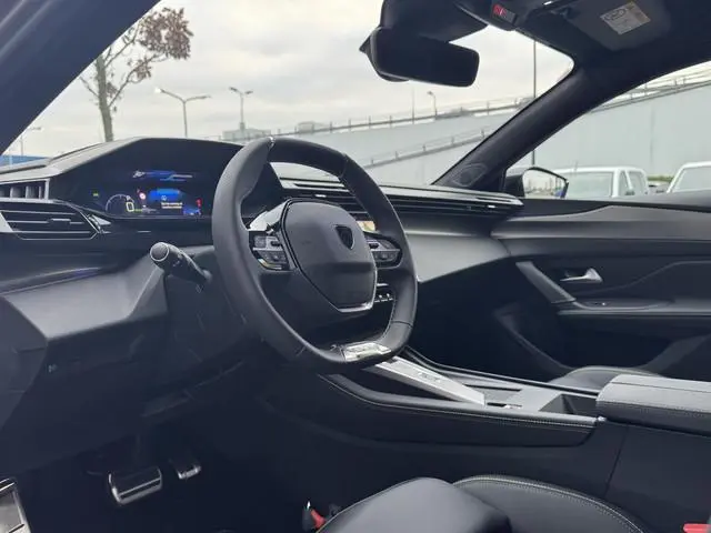 Peugeot e-308