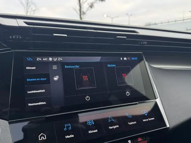 Peugeot e-308