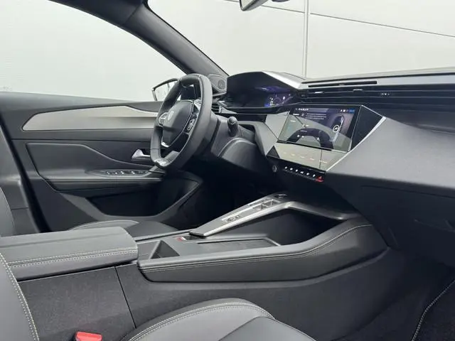 Peugeot e-308