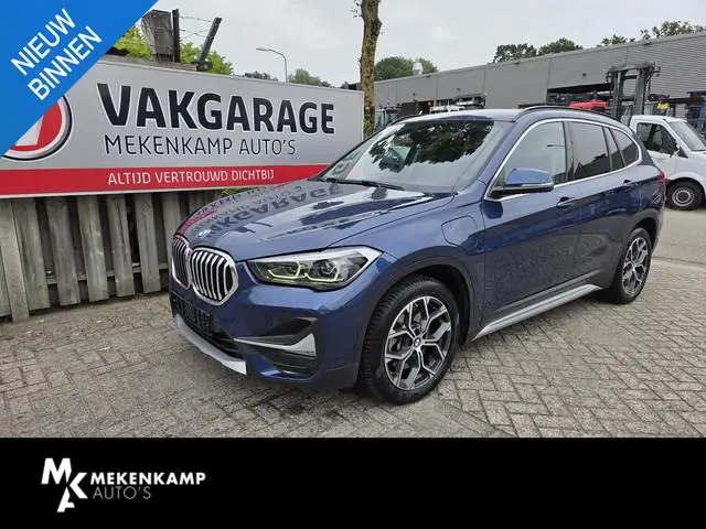 BMW X1 xDrive25e Executive xLine 18"/Keyless/Memory + stoelverwarming/Camera/Elektrische Klep/LED/DA...