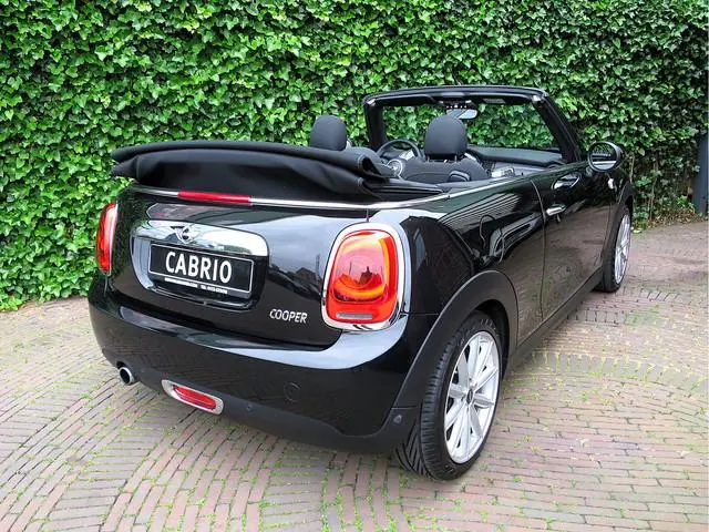 MINI Cabrio 1.5 Cooper Chili F57 met Keyless, LED, Navi, BT en 17"