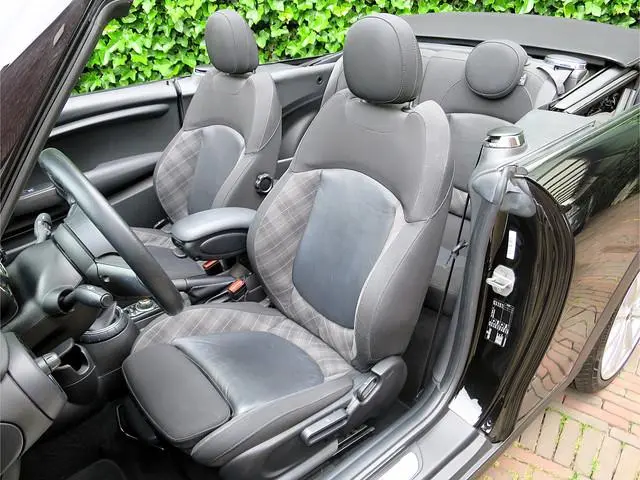 MINI Cabrio 1.5 Cooper Chili F57 met Keyless, LED, Navi, BT en 17"