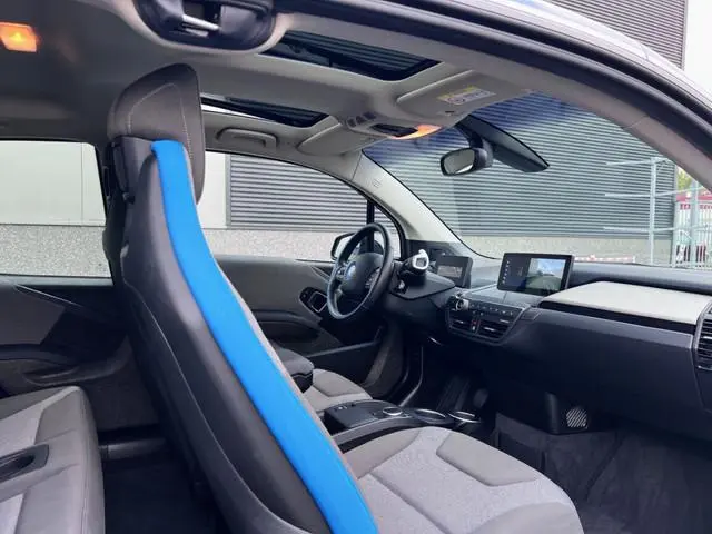 BMW i3 Executive 120Ah 42 kWh/Schuifdak/Adaptive/Carplay/Camera/W-pomp/3-fase/20"
