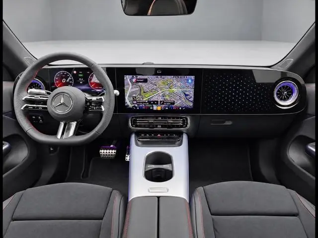 Mercedes-Benz CLA-klasse 180 Business Solution AMG | Night Pakket | | Panoramadak | Adaptieve Cruise...