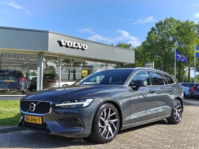 Volvo V60 T5 252PK Momentum | BLIS | Trekhaak | Elektr. Kofferklep | Carplay | ACC | PDC V+A | Camer...